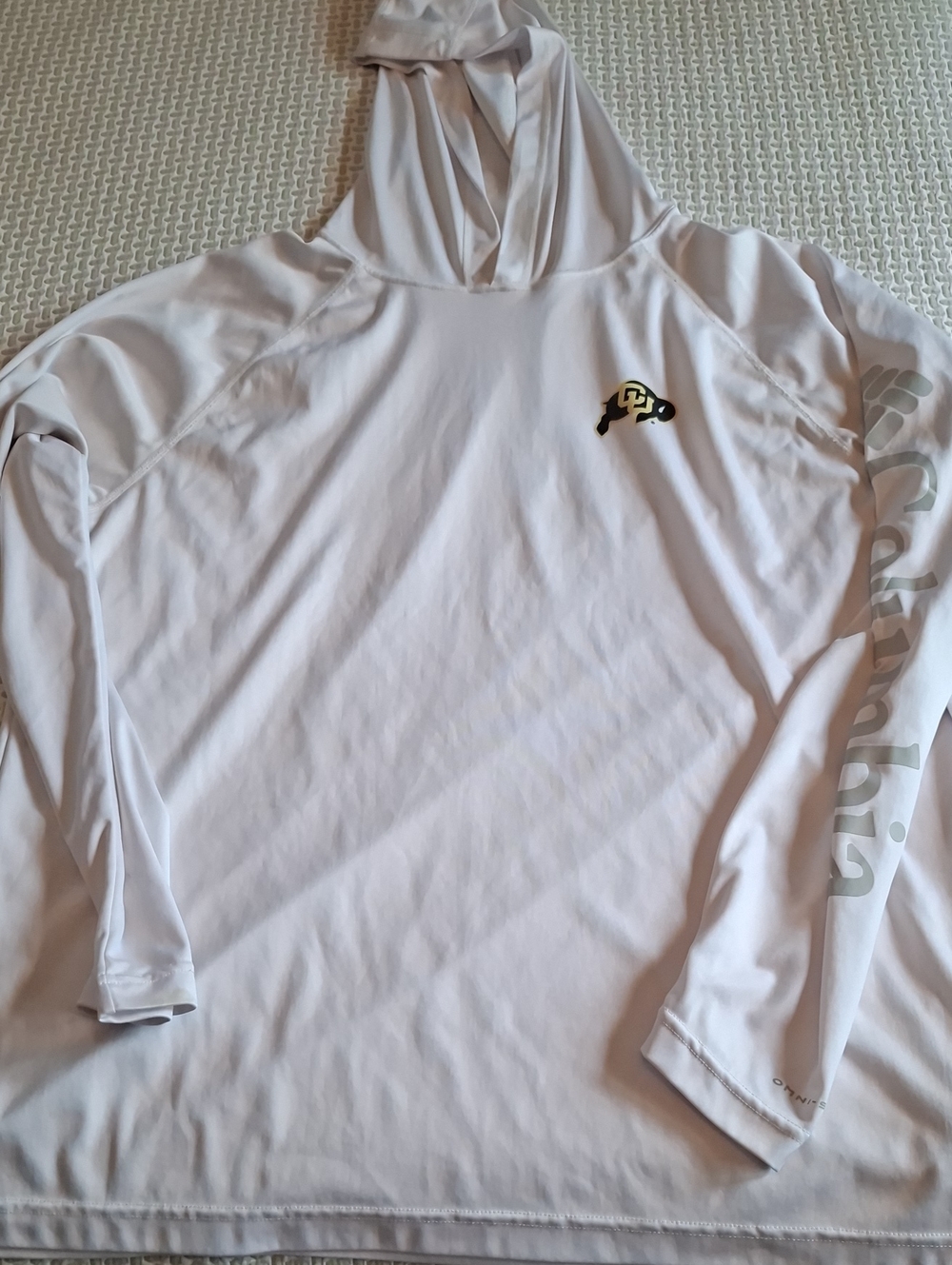 CU BOULDER Men's White Hooded Performance Shirt with COLUMBIA Logo